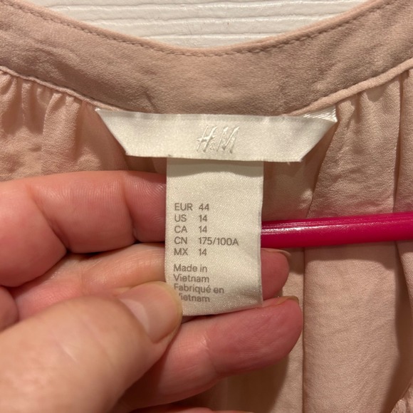 H M Womens Blush Pink Short Sleeve V Neck Button Up Blouse Top Size 14 - Picture 3 of 7